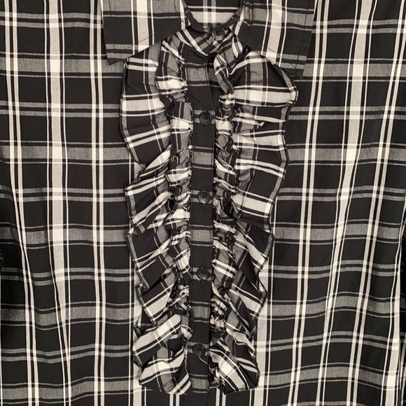 Kenneth Cole Reaction Black Cream Ruffle Shirt Size 6 - Picture 3 of 5